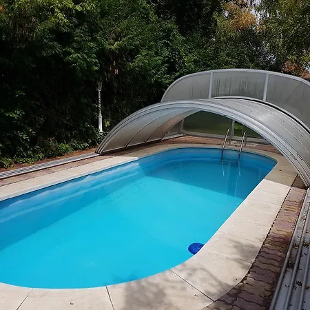 Prázdninový dům - Jr. Poolparty Velence