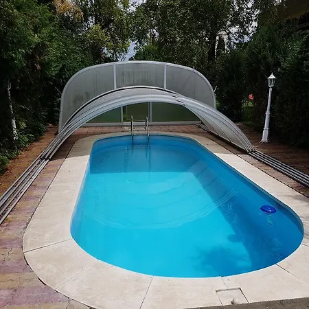 - Jr. Poolparty Prázdninový dům Velence